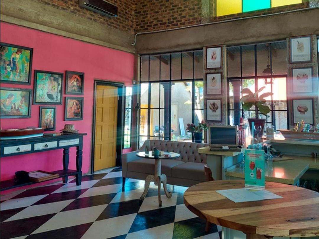 Art And Soul Restaurant, Accommodation, French Bar And Art Gallery ปาเรส ภายนอก รูปภาพ